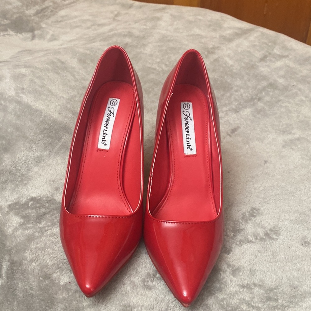 Red high heels - Picture 2 of 3